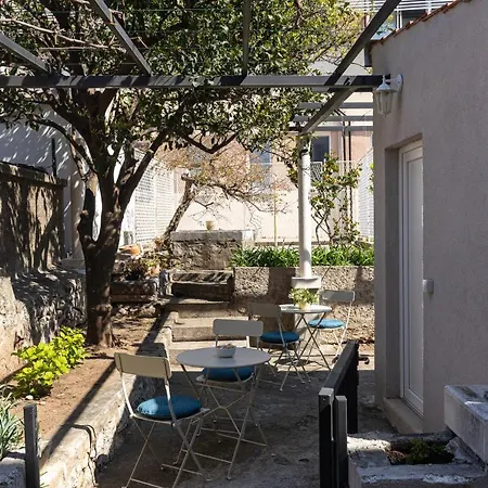 Orange Volantina Apartman