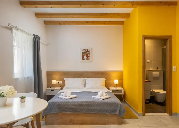 Orange Volantina Lejlighed