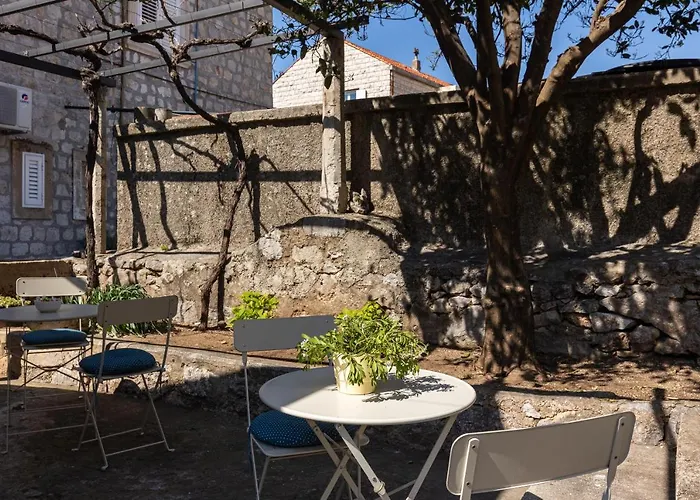 Orange Volantina Lejlighed *